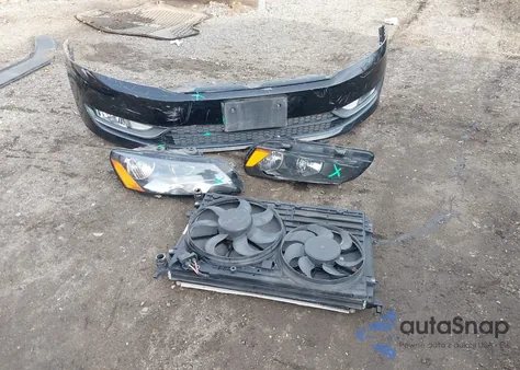 2013 Volkswagen Passat 3.6L V6 Sel Premium z USA, uszkodzony, nr VIN 1VWCM7A30DC080369